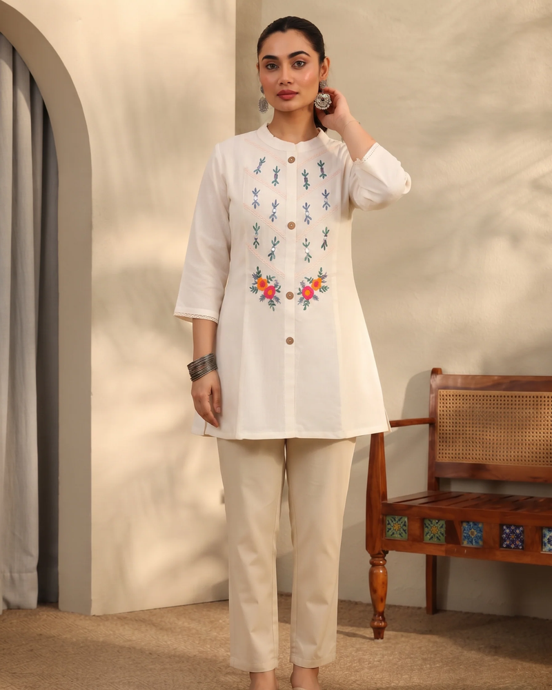 MIYAMI Off-White Floral Embroidered Button-Front Tunic